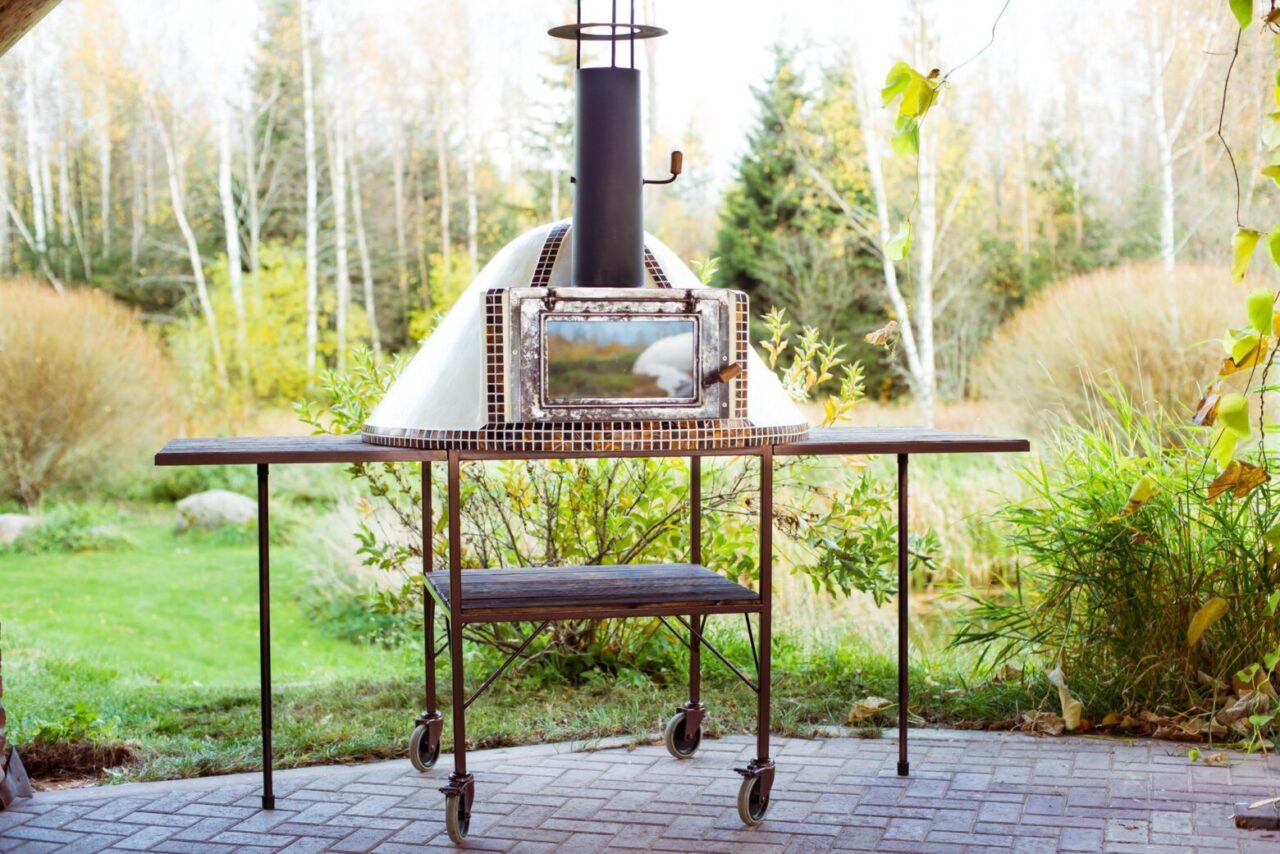 estove_pizzaahi_kasitoo